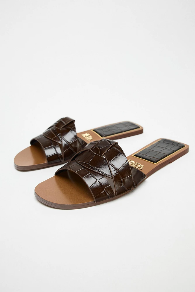 EMBOSSED LEATHER FLAT SANDALS