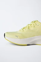 SPORTY SNEAKERS