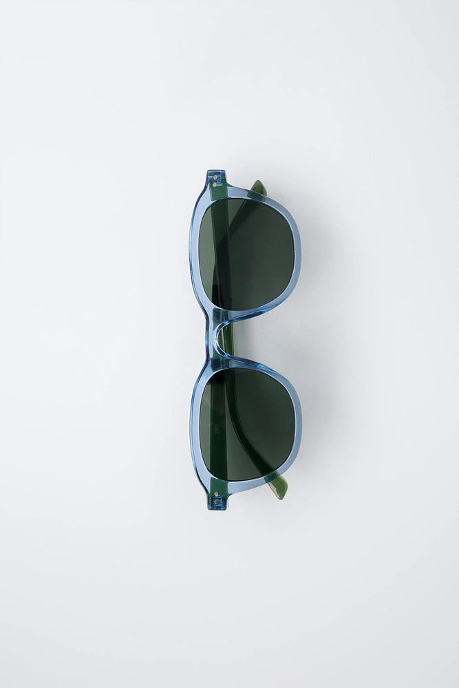 LUNETTES DE SOLEIL MONTURE TRANSPARENTE