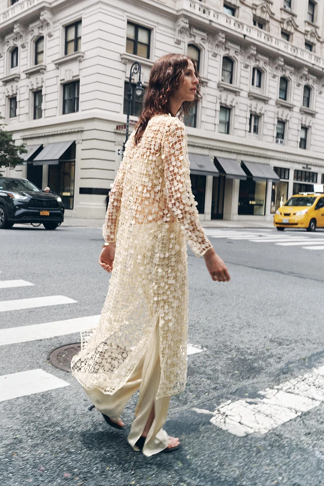 ROBE LONGUE À PAILLETTES