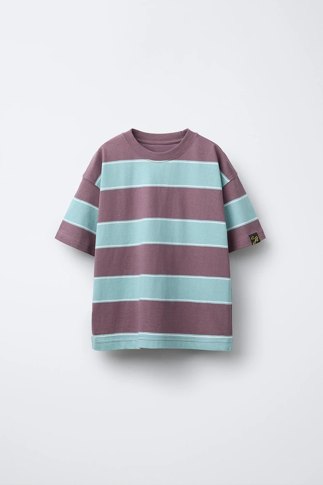 T-SHIRT À RAYURES ÉTIQUETTE