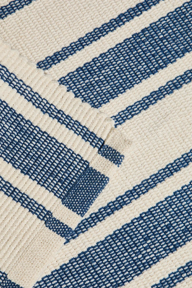 BATH MAT WITH IRREGULAR STRIPES