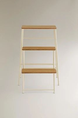 THREE-STEP LADDER STOOL