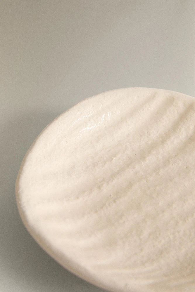 TEXTURED CERAMIC SOAP DISH