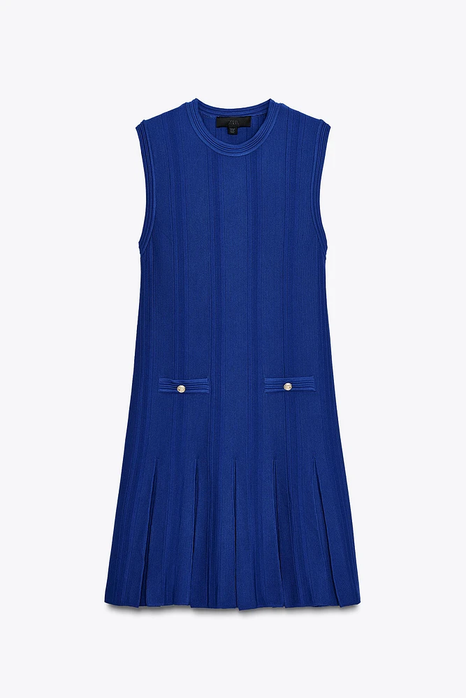 ROBE EN MAILLE À PLIS PLATS