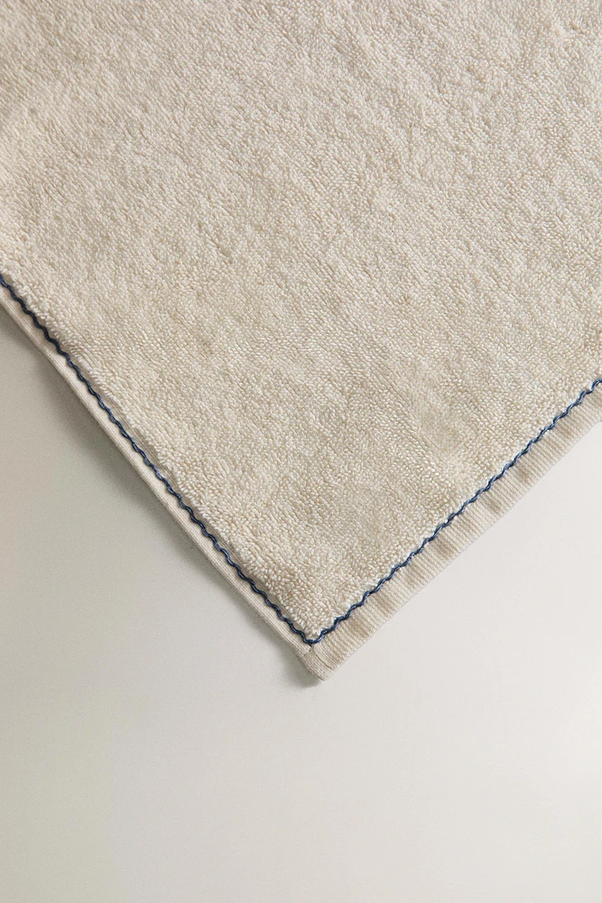 BATH TOWEL WITH SCALLOPED TOPSTITCHING