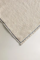 BATH TOWEL WITH SCALLOPED TOPSTITCHING