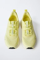 SPORTY SNEAKERS