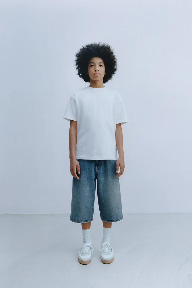 BERMUDA EN DENIM COUPE AMPLE