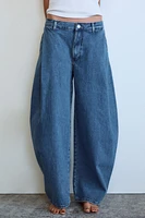 TRF LOW-RISE PLEATED JEANS