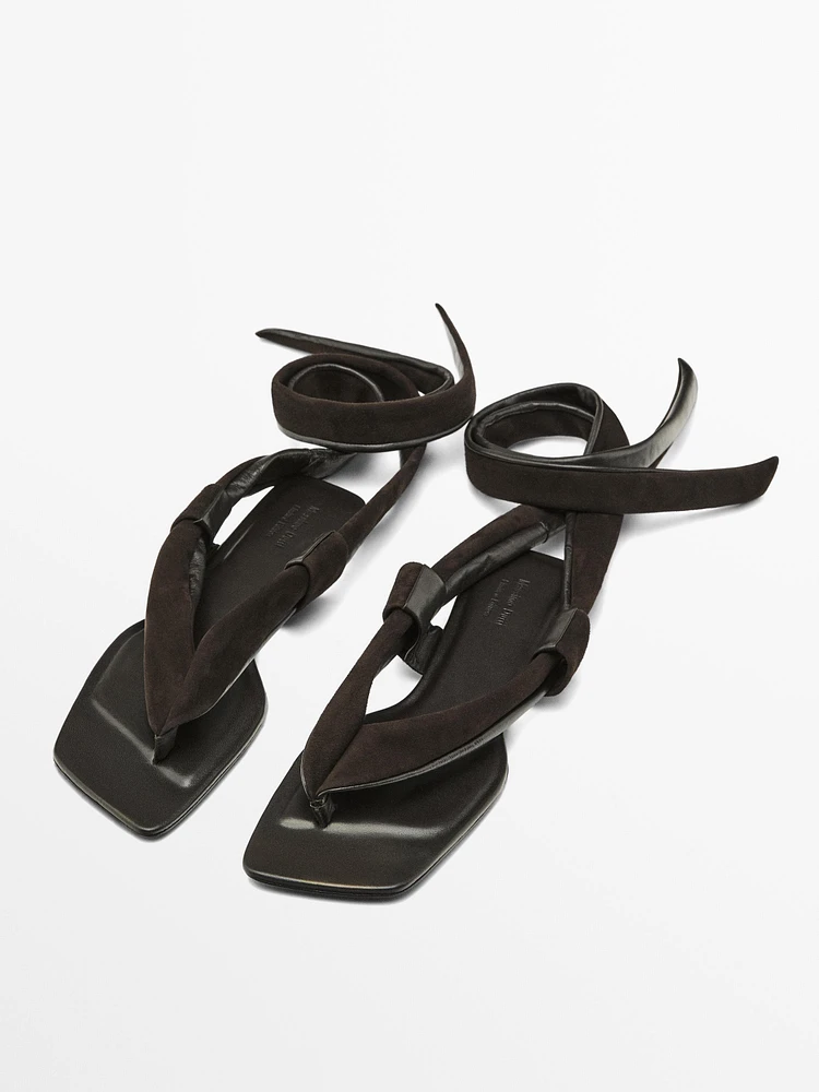 Sandales plates en daim - Limited Edition