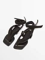 Sandales plates en daim - Limited Edition