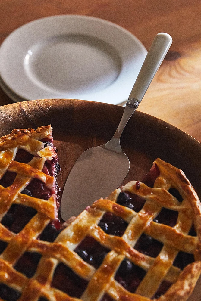 WOODEN CAKE DISH