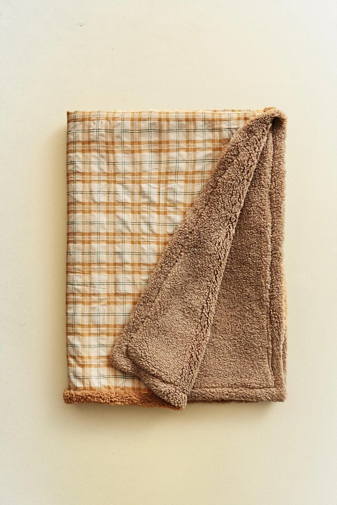 REVERSIBLE CHECK PET BLANKET