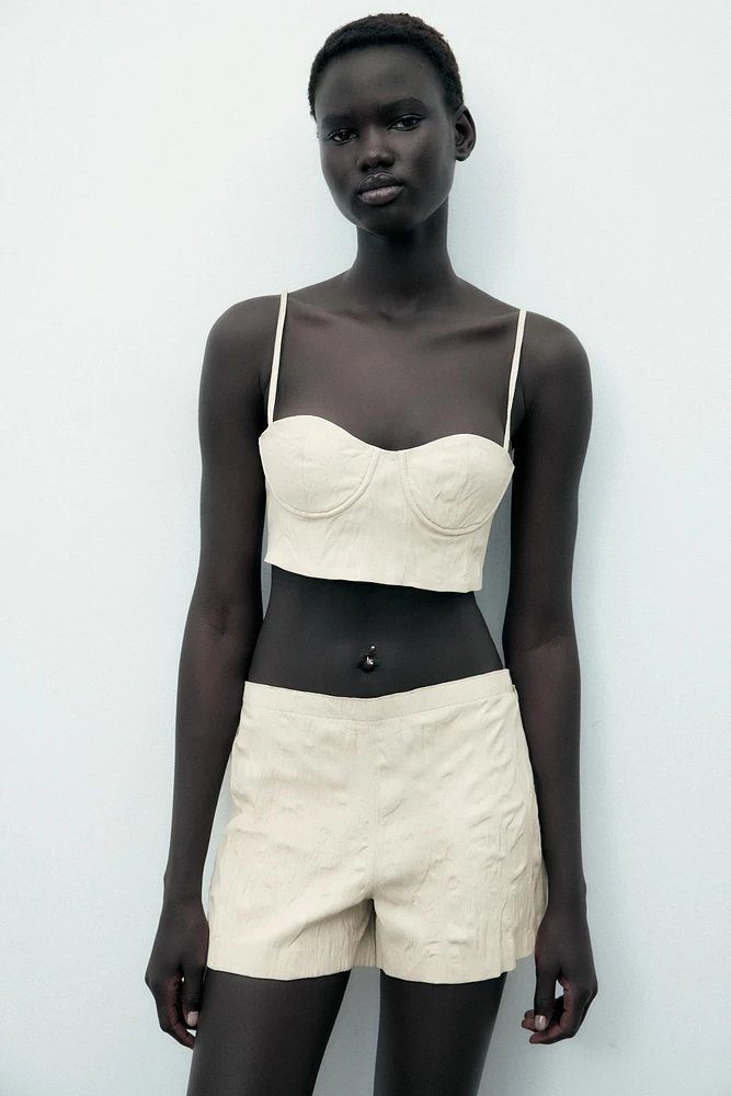 SHORT EN CUIR 100 % À EFFET PLISSÉ