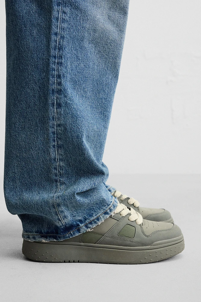 RETRO STYLE SNEAKERS