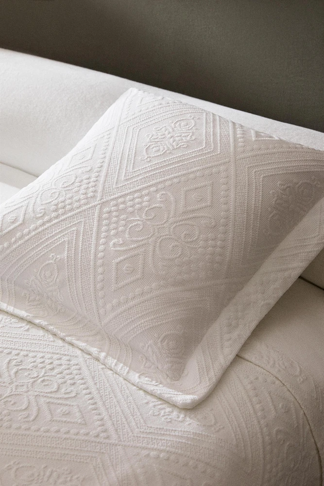 COTTON THROW PILLOW COVER WITH A GEOMETRIC DESIGN