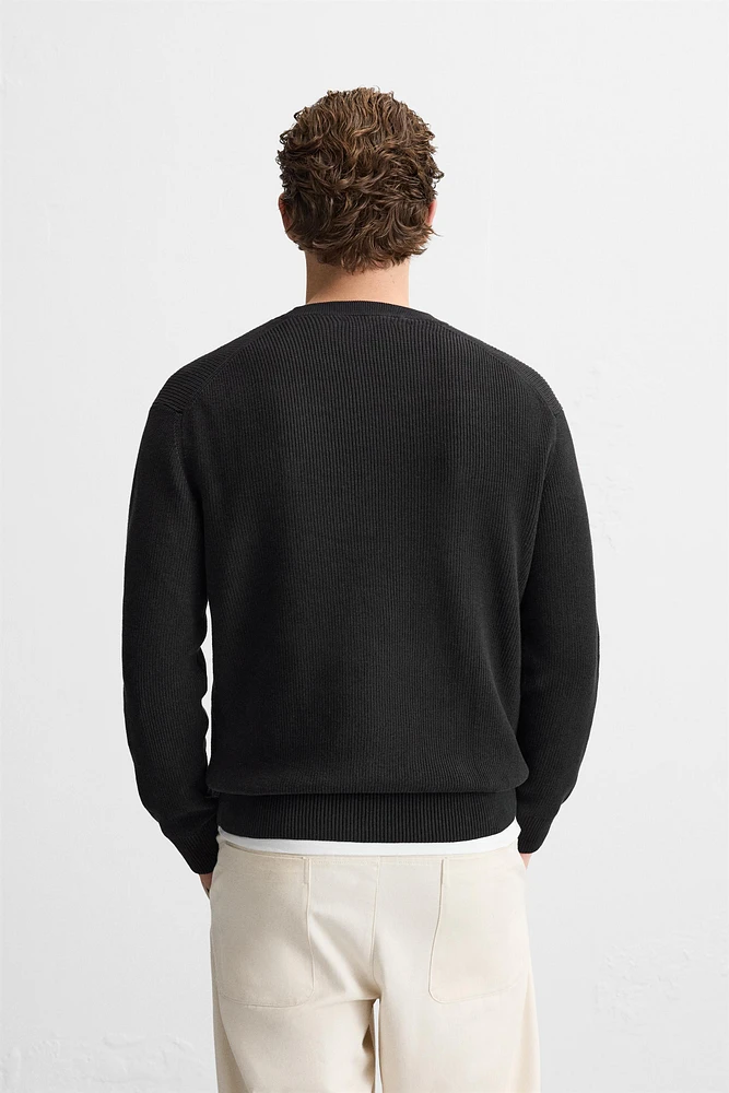 PULL BASIQUE EN MAILLE PERLÉE