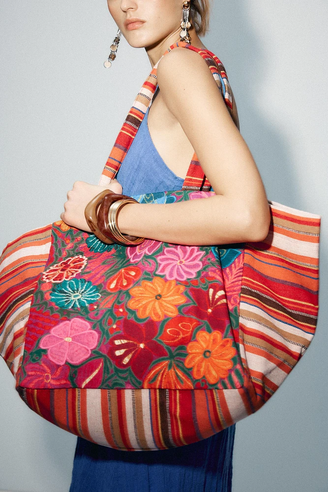 EMBROIDERED FLOWER SHOPPER BAG