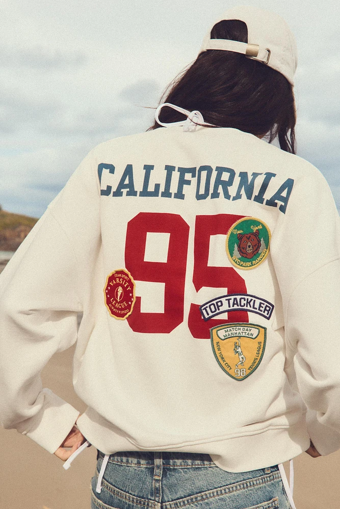 SWEATSHIRT WITH PATCHES