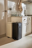 KITCHEN TRASH CAN