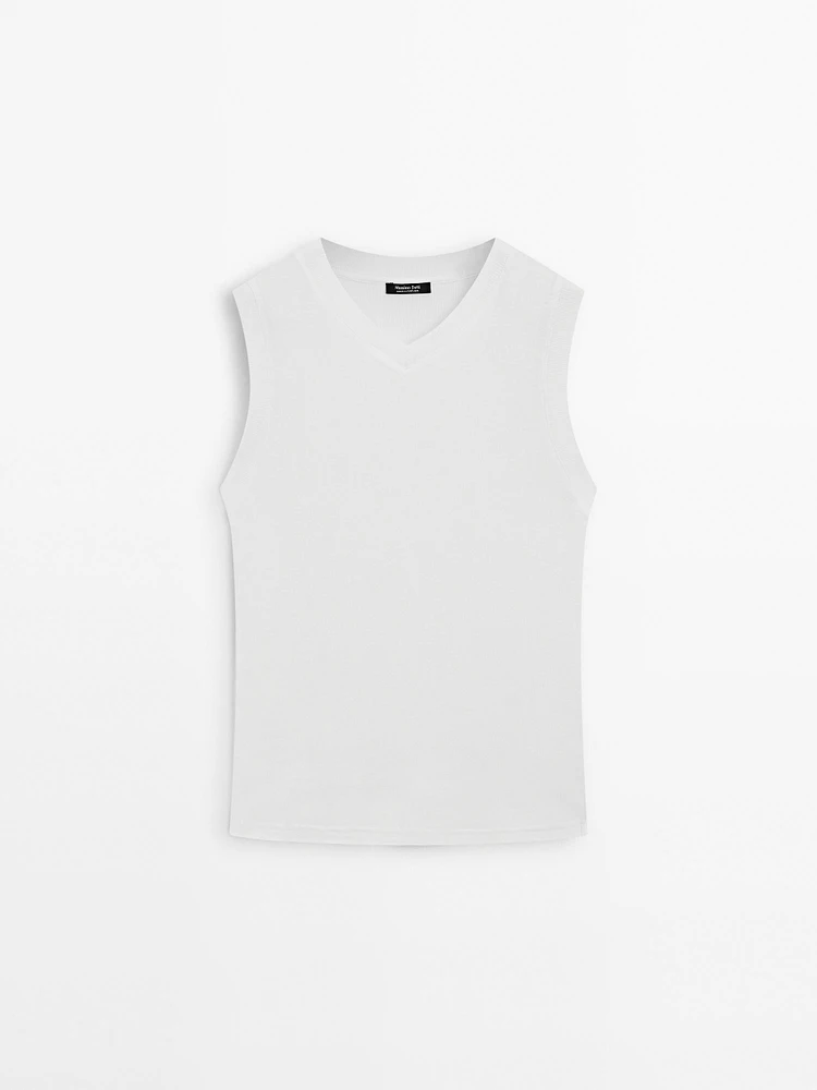 100% cotton V-neck T-shirt