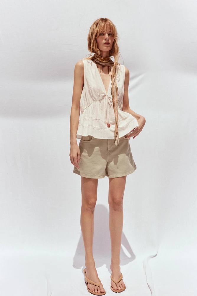 LACE TRIM SLEEVELESS TOP