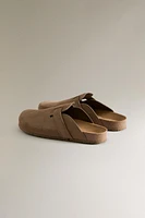 LEATHER CLOGS WITH STRAP
