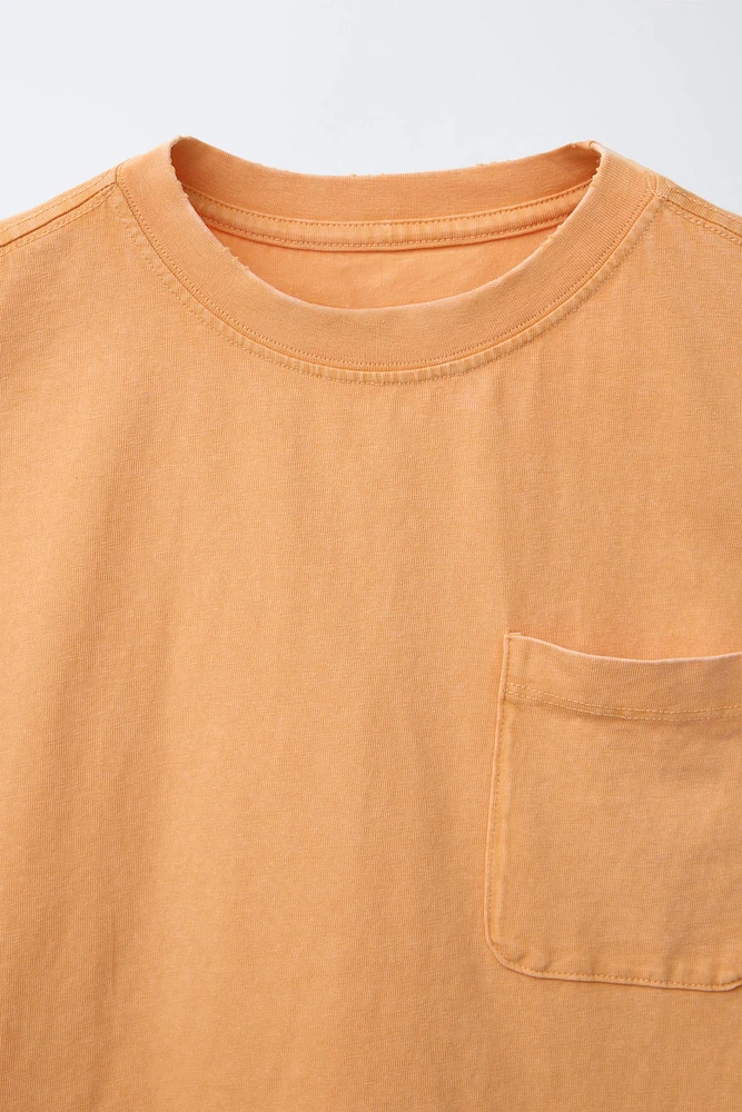 T-SHIRT EFFET DÉLAVÉ À POCHE