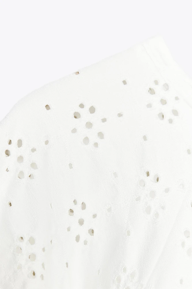 T-SHIRT BRODÉ ET PERFORÉ