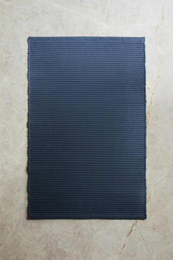 KNOTTED BATH MAT RUG