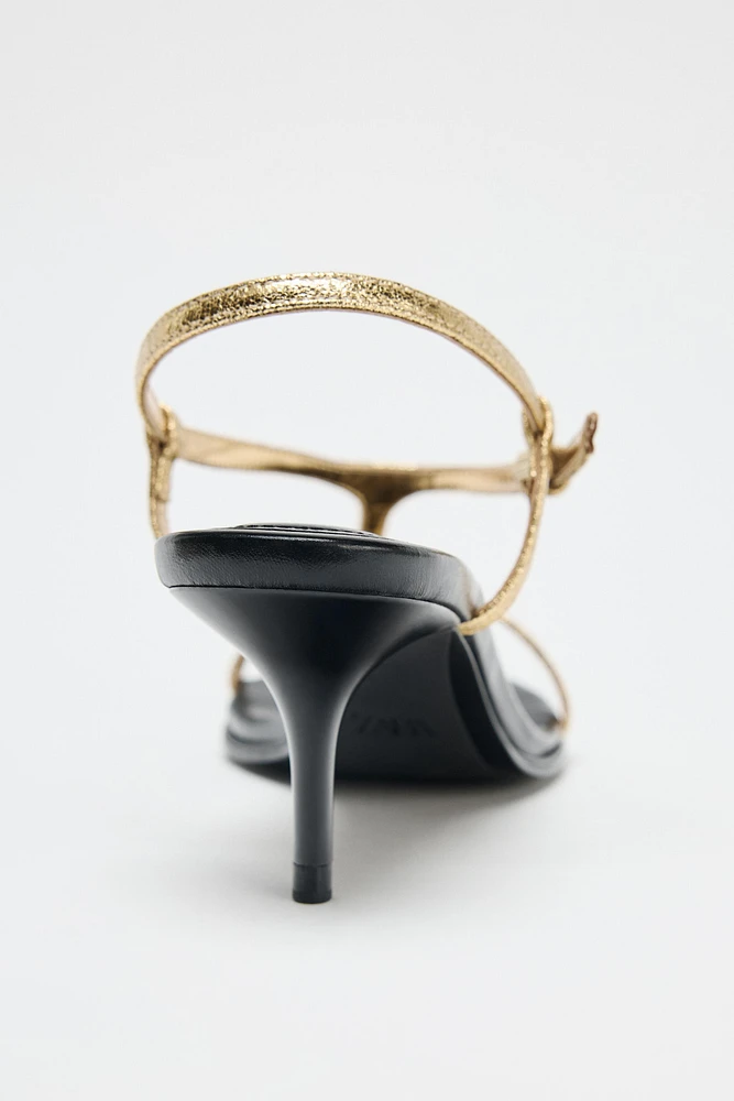 SANDALES À EFFET MÉTALLISÉ ET BRIDES