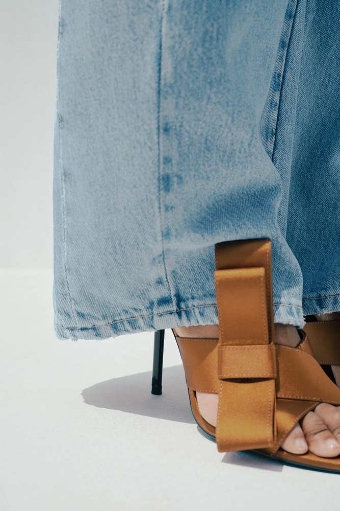 SANDALS WITH SIDE BOW