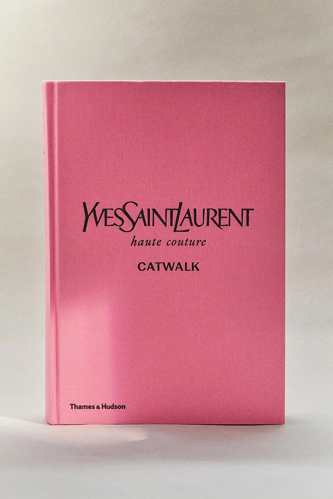 LIVRE YVES SAINT LAURENT CATWALK