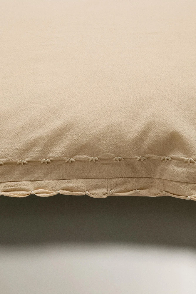 CHILDREN'S THROW PILLOW COVER WITH SCALLOPED EDGE