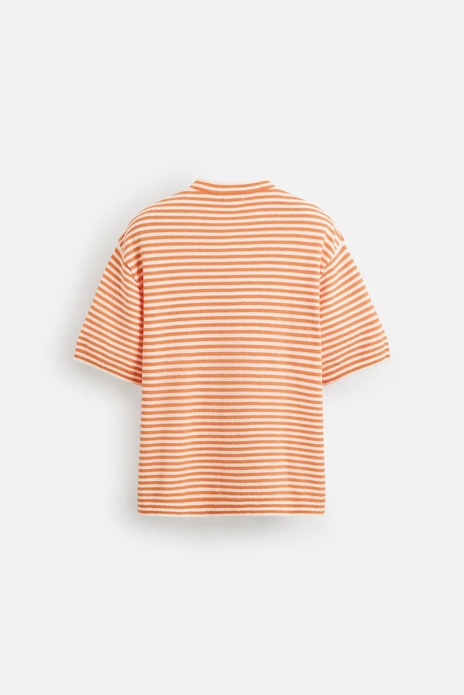 T-SHIRT EN MAILLE À TEXTURE RAYURES