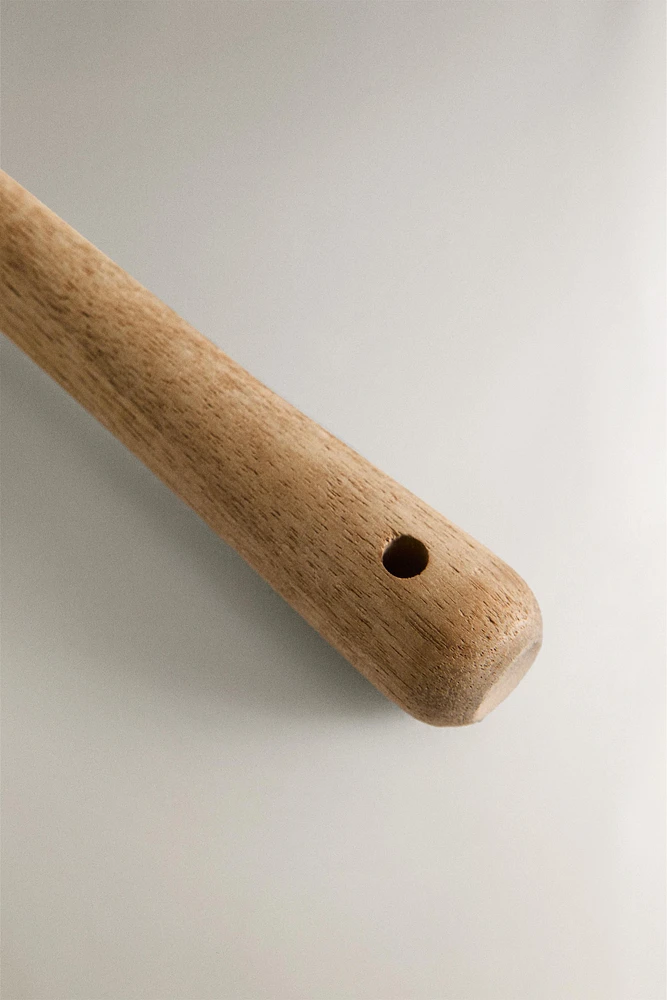 GARDEN RAKE WITH WOODEN HANDLE