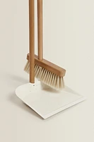 WOODEN DUSTPAN AND BRUSH SET