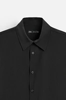 Relaxed fit shirt made of modal blend fabric. Lapel collar and long sleeves with buttoned cuffs. Front button closure.