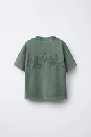 T-SHIRT EFFET DÉLAVÉ GRAFFITI