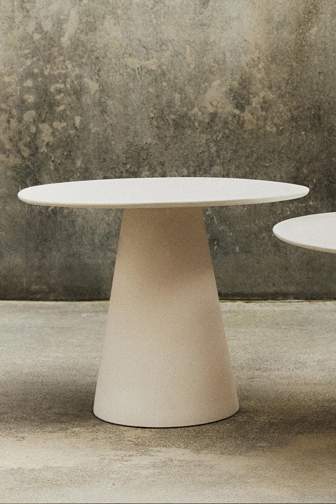 OUTDOOR TABLE WITH CONICAL BASE