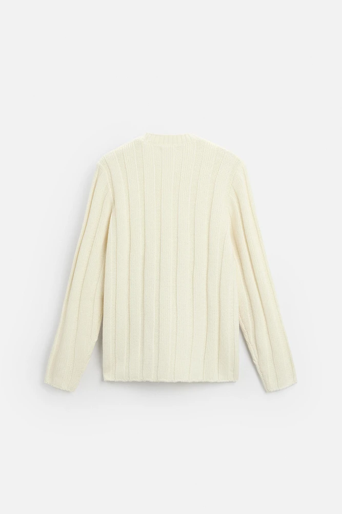 RIBBED TEXTURED SWEATER