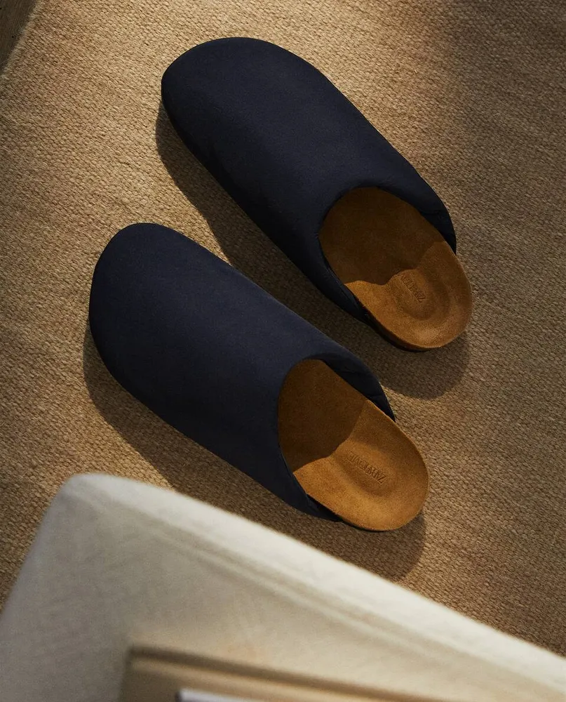 MINIMALIST TECHNICAL CLOGS