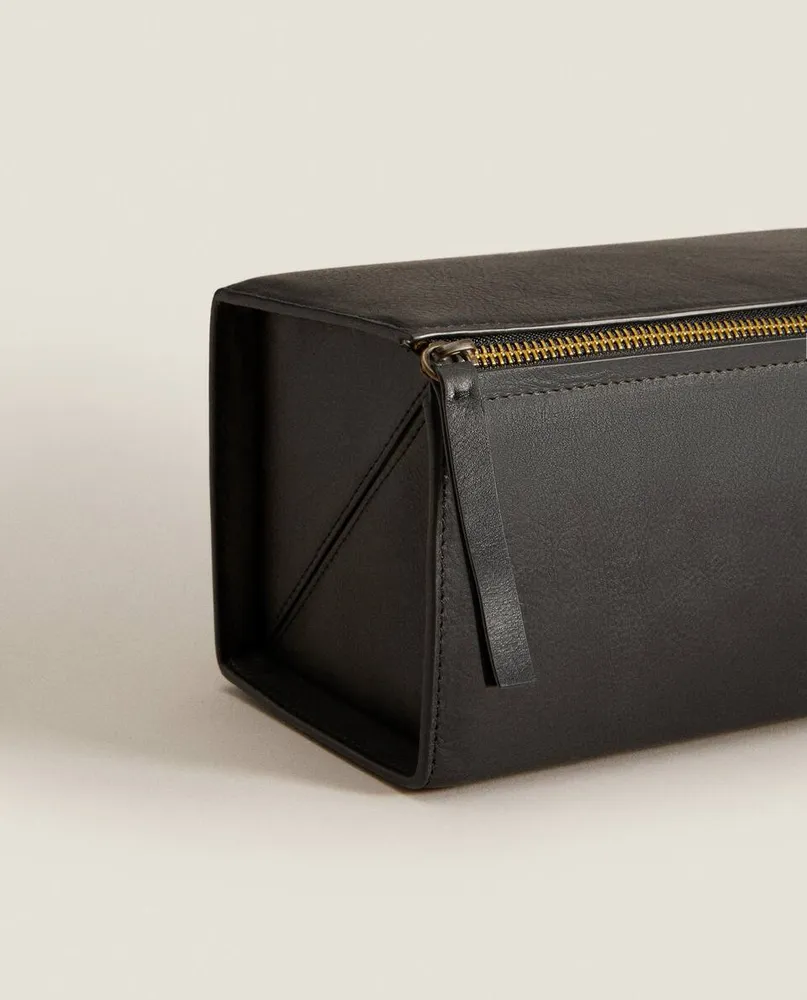 RIGID LEATHER TOILETRY BAG