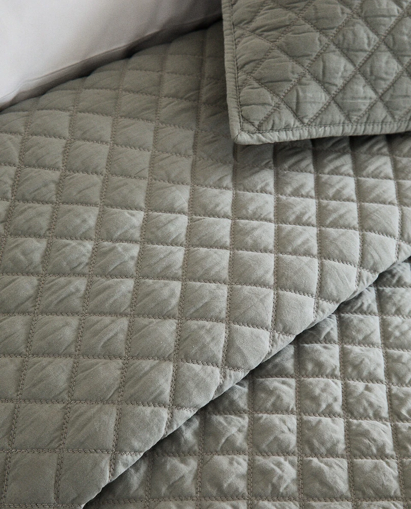 QUILTED DIAMOND QUILT