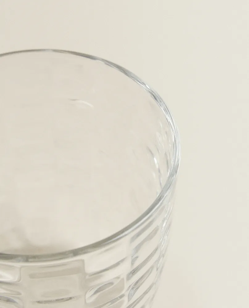 RAISED SQUARE-EFFECT TUMBLER