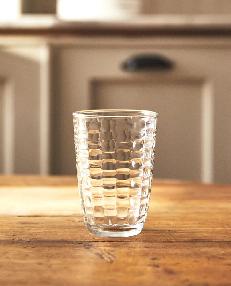 RAISED SQUARE-EFFECT TUMBLER