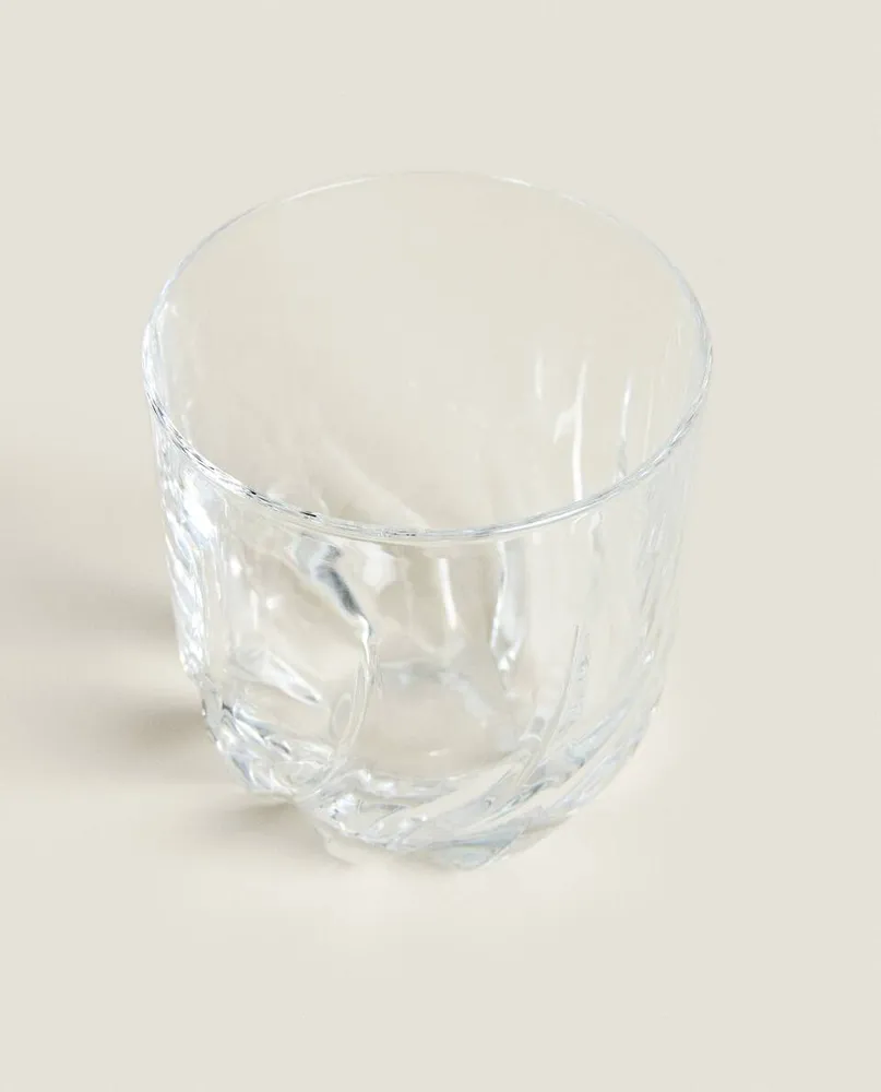 CRYSTALLINE TUMBLER WITH RAISED DESIGN