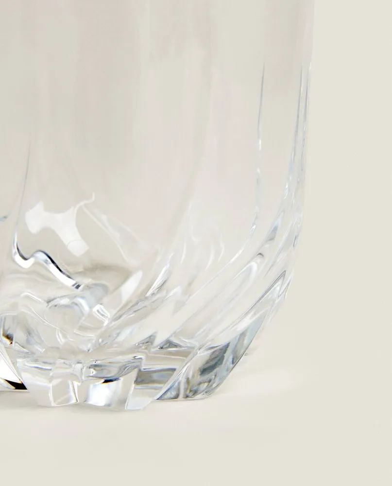 CRYSTALLINE TUMBLER WITH RAISED DESIGN