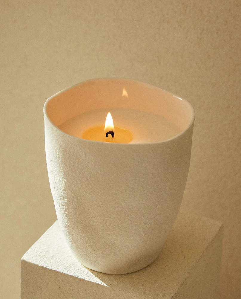 TEXTURED CERAMIC CANDLE